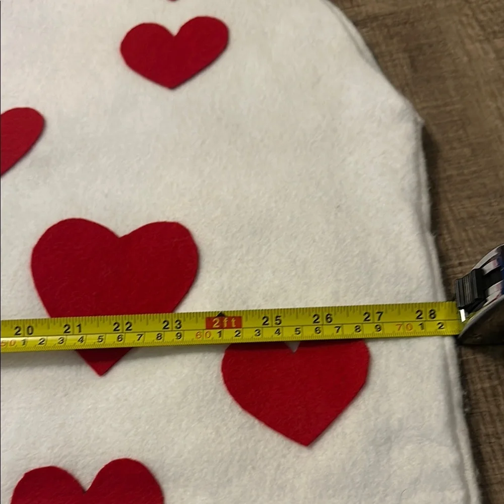 Heart Patterned White and Red Vest Alice in wonderland card